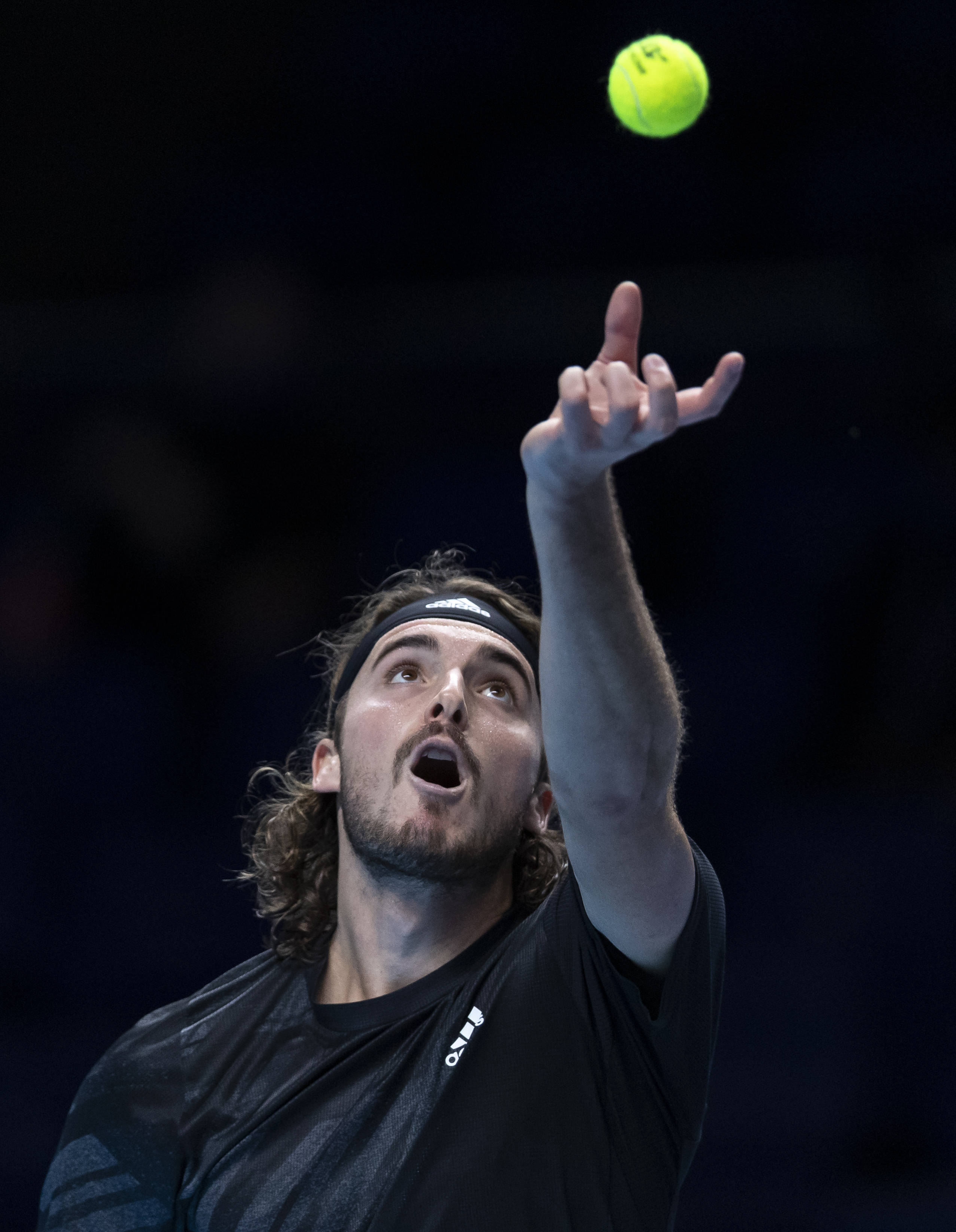 世界网球队碾压澳大利亚网球队，西西帕斯高光表现的简单介绍