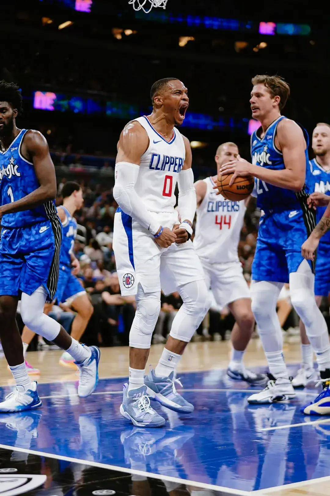 包含热火爆冷加拿大男篮，伦纳德打破历史纪录的词条