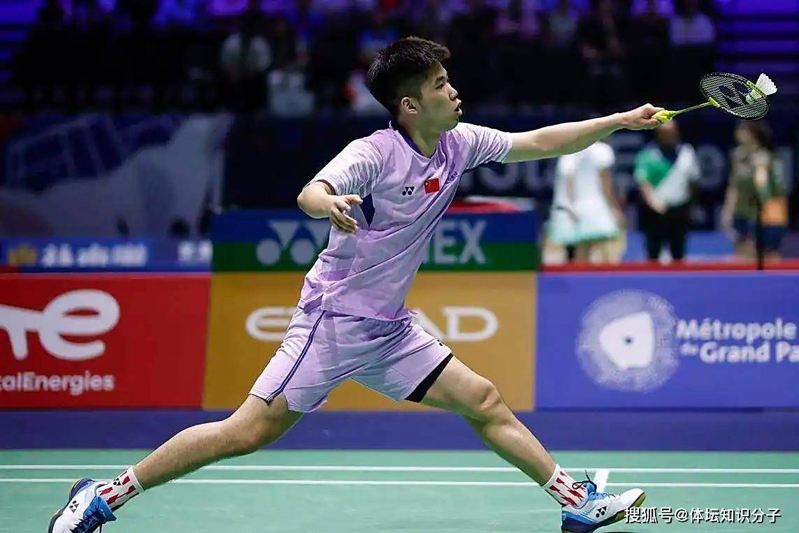 中国羽毛球队完胜日本羽毛球队，林丹制霸全场
