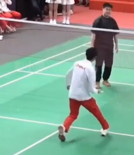 羽毛球场外新闻不断，话题热度爆表