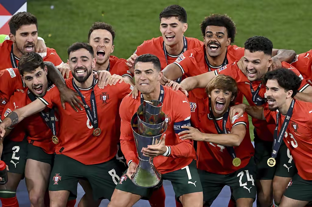 戴维斯杯鏖战拉沃尔杯,阿尔卡拉斯扛起全队 戴维斯杯鏖战拉沃尔杯,阿尔卡拉斯扛起全队