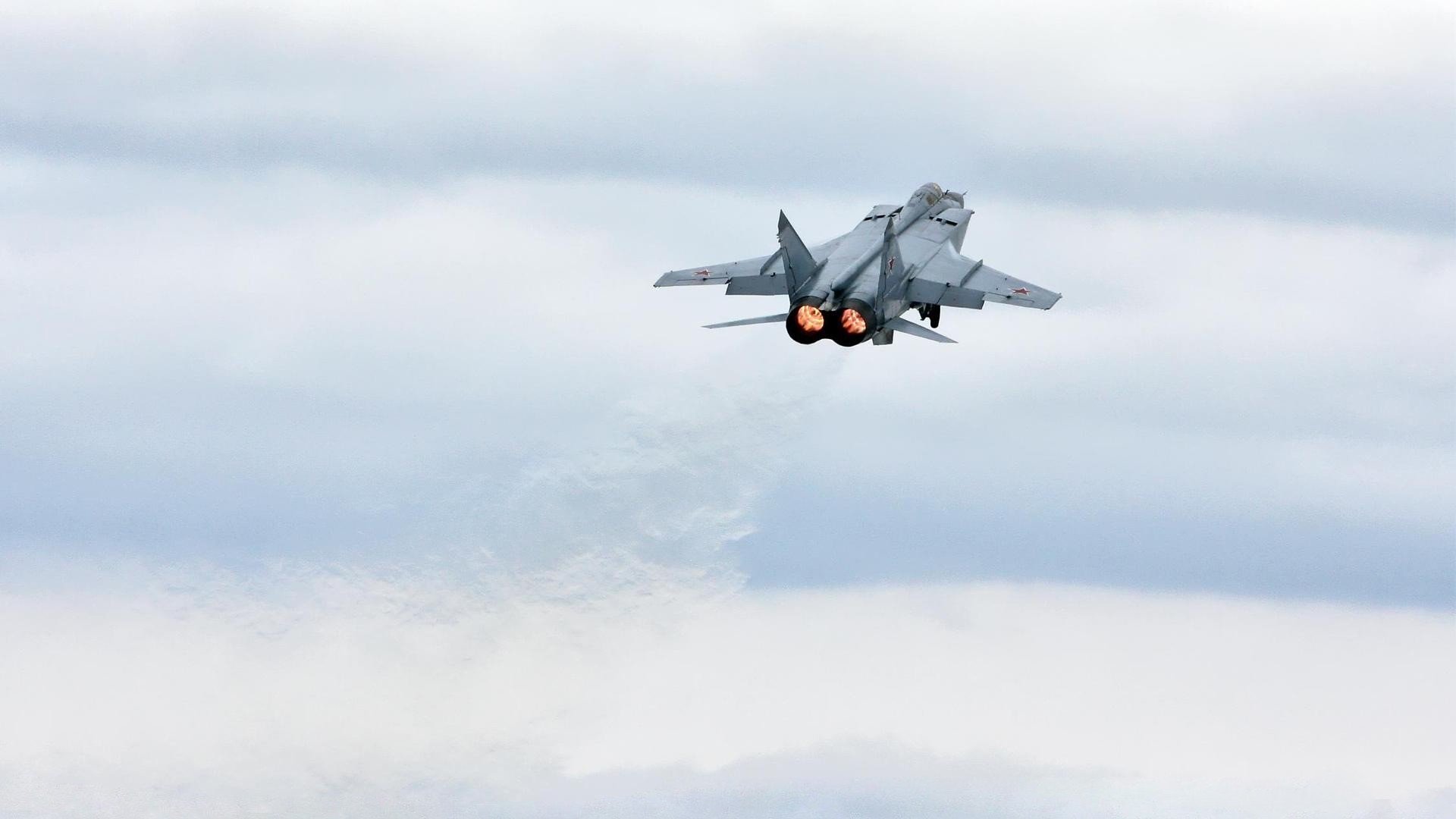 莱比锡红牛欧冠终结卡塔尔势力,本泽马转会英超首战即定江山