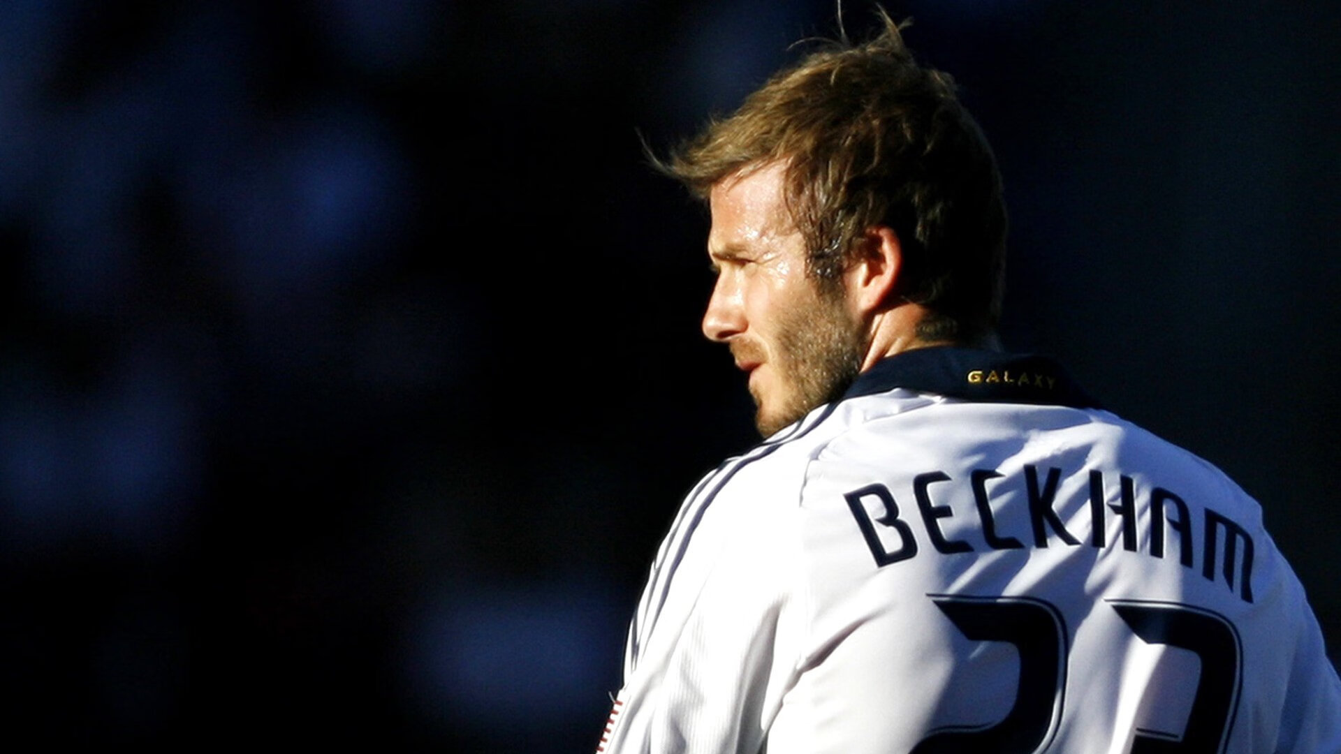 钢铁双翼撕裂狂澜，朱·霍勒迪一球定鼎年度焦点战